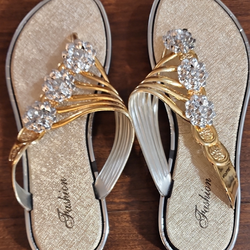 Women Gold Metallic Rhinestone & Flower Decor Thong Sandals,Flip Flops,Spring,